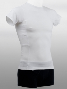 vit t-shirt med stora fickor för att bära nyckel, kontanter och mobil
